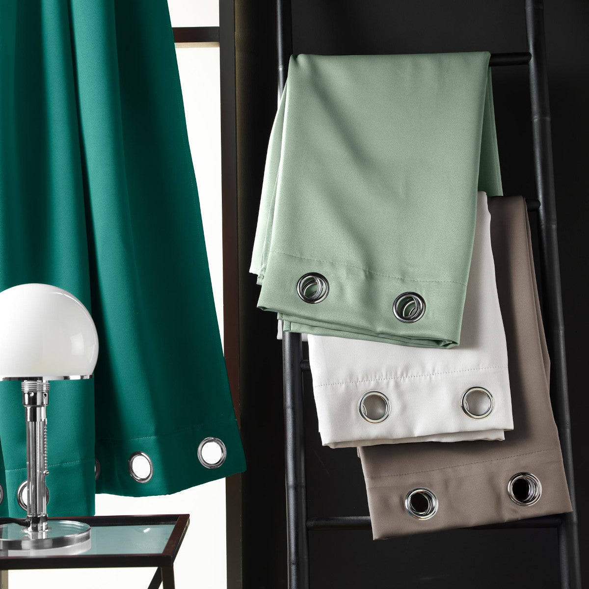 Mørklægningsgardin Ensfarvet Emerald Grøn Miljøbillede