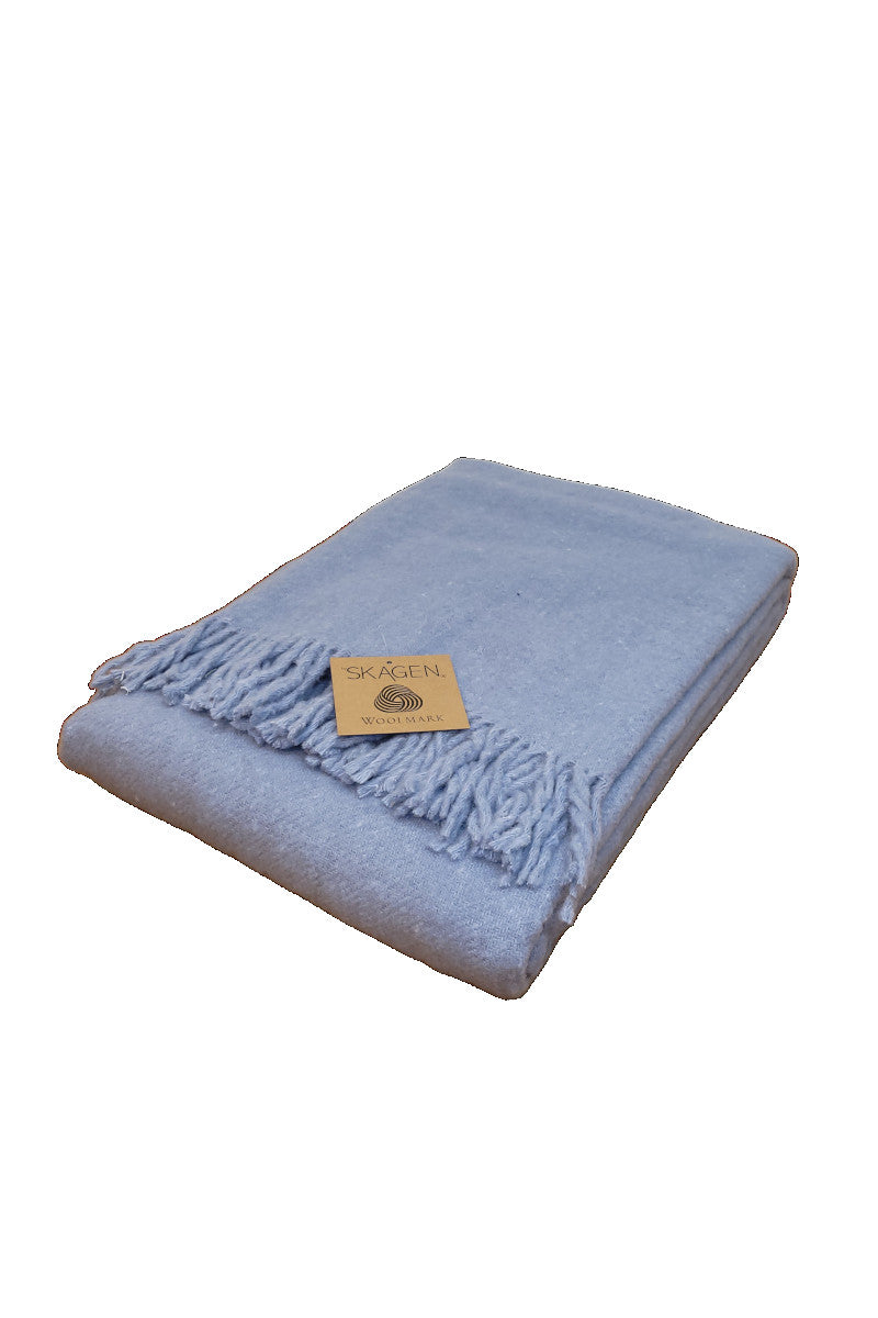 bySKAGEN Uldplaid Island ensfarvet lyseblå 130x200cm