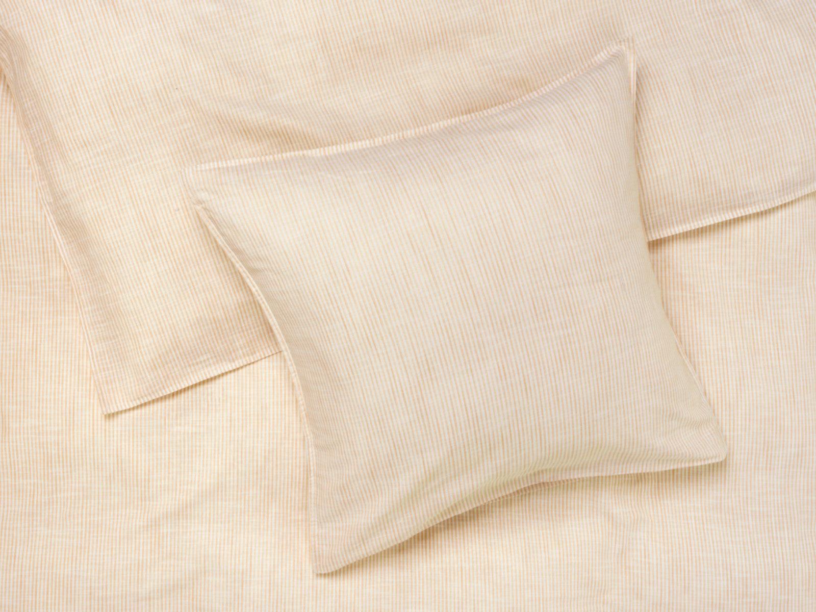 Juna sengetøj Monochrome lines okker/hvid 140x200cm